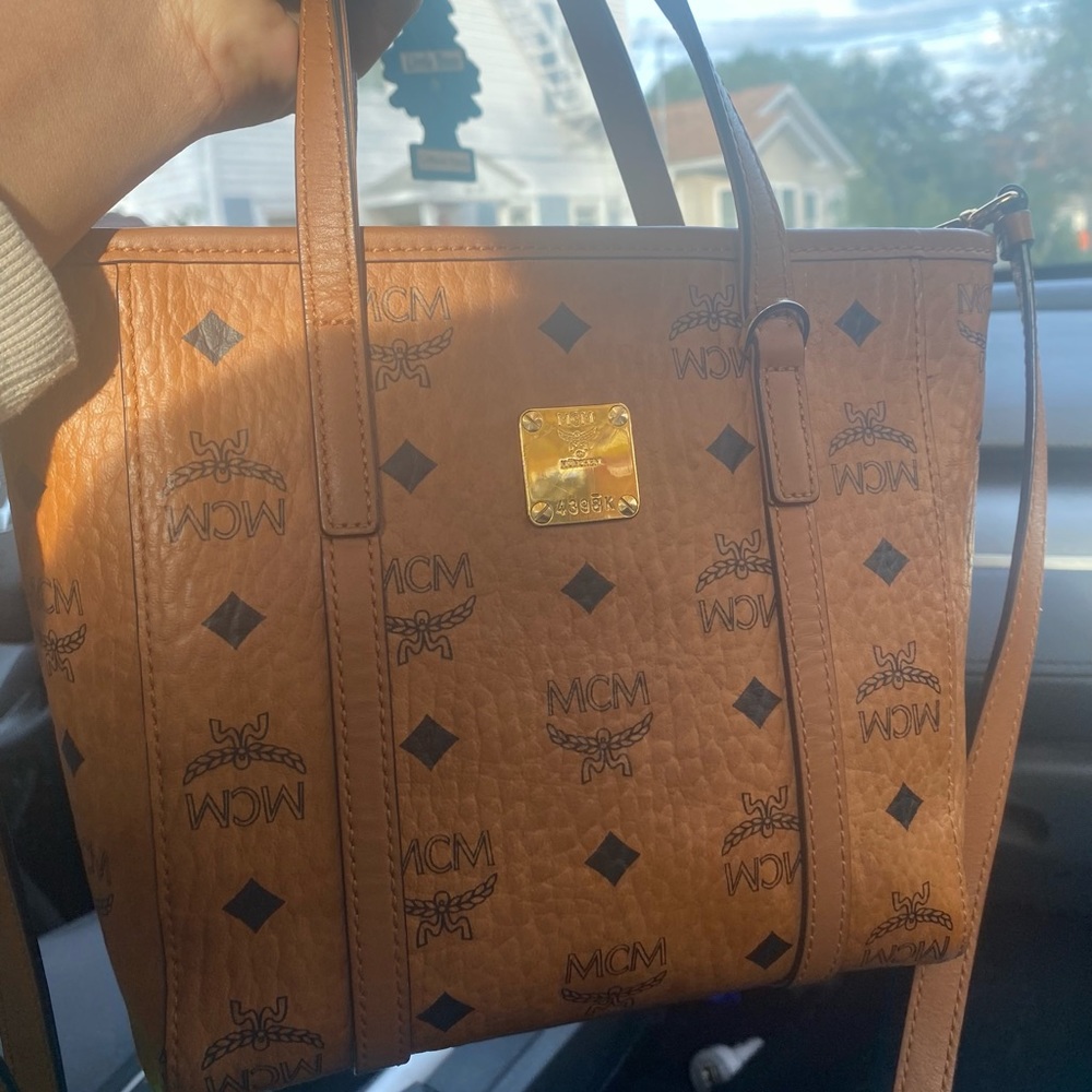 MCM Toni Shopper in Cognac